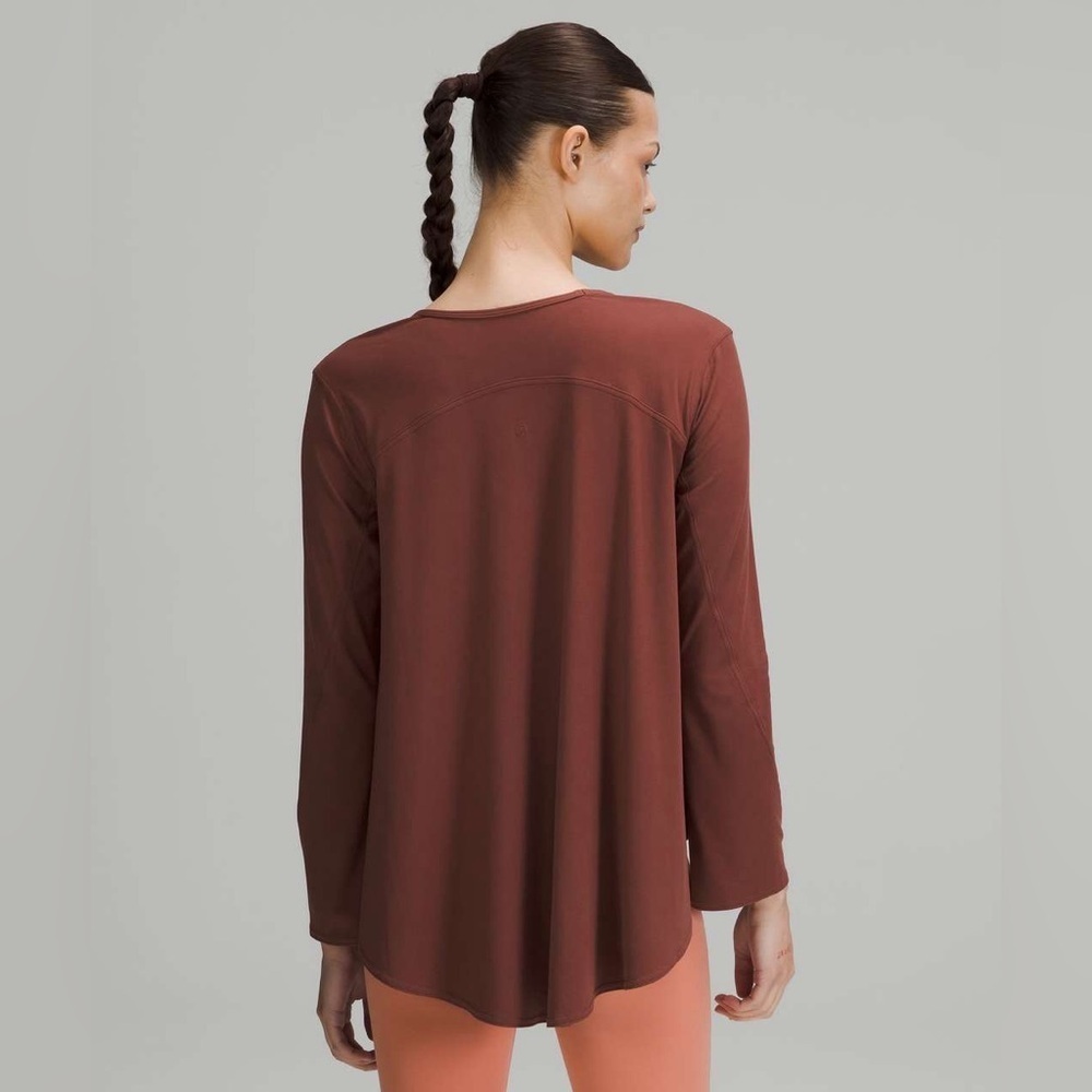 Lululemon Nulu Relaxed-Fit Yoga Long Sleeve Shirt
Smoky Red Scoop Neck Burgundy - Picture 5 of 7